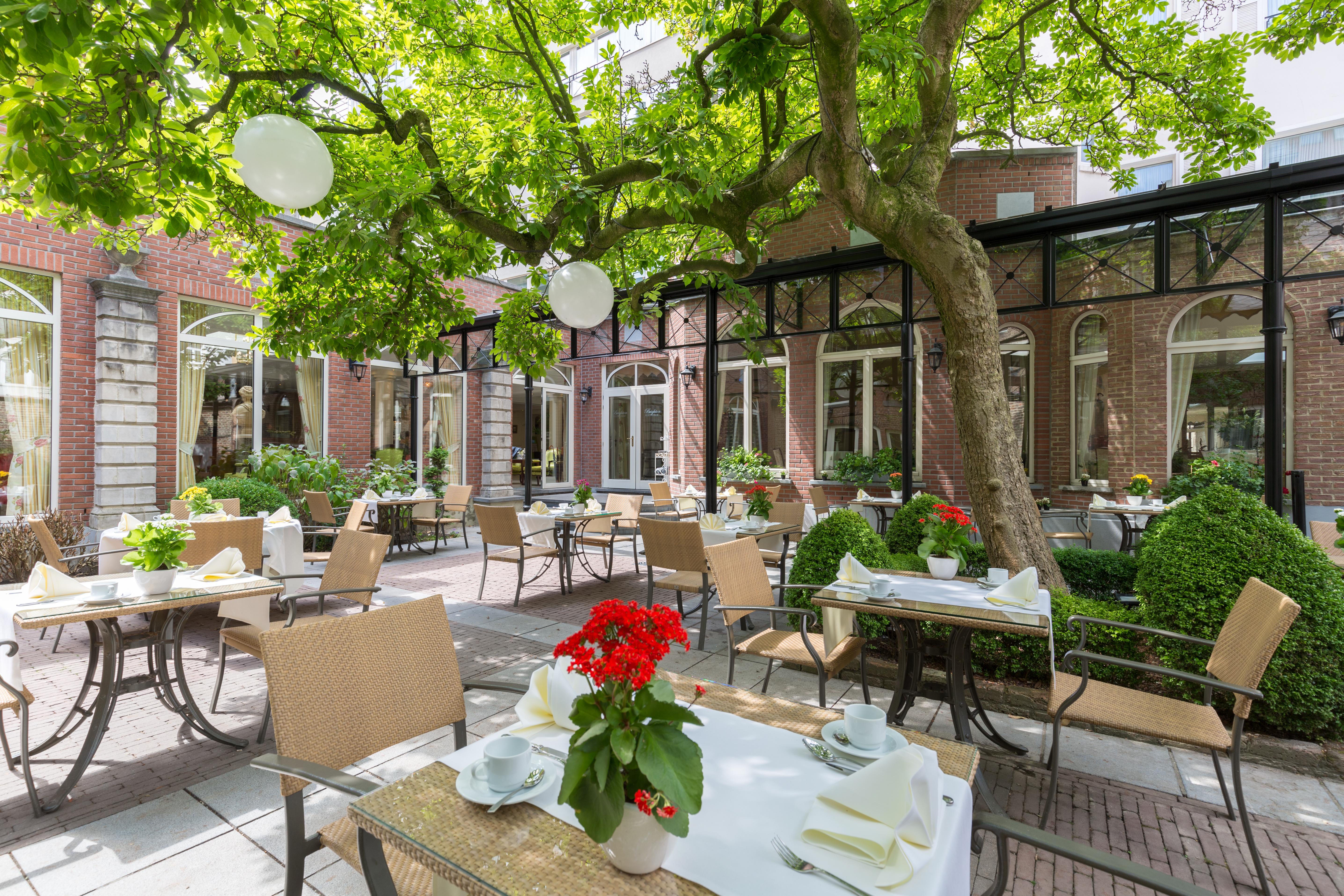 Stanhope Hotel By Thon Hotels Bruxelas Exterior foto The courtyard of the hotel