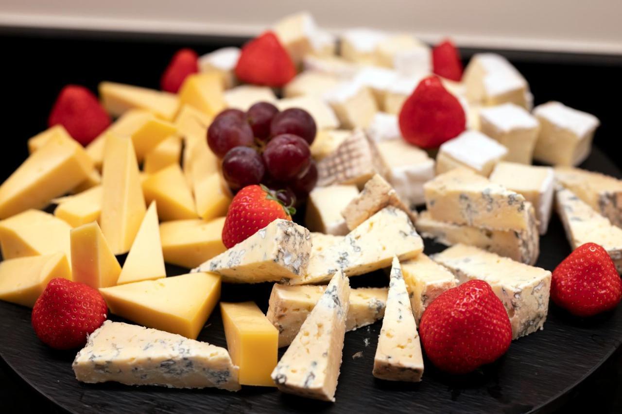 Stanhope Hotel By Thon Hotels Bruxelas Exterior foto A cheese platter