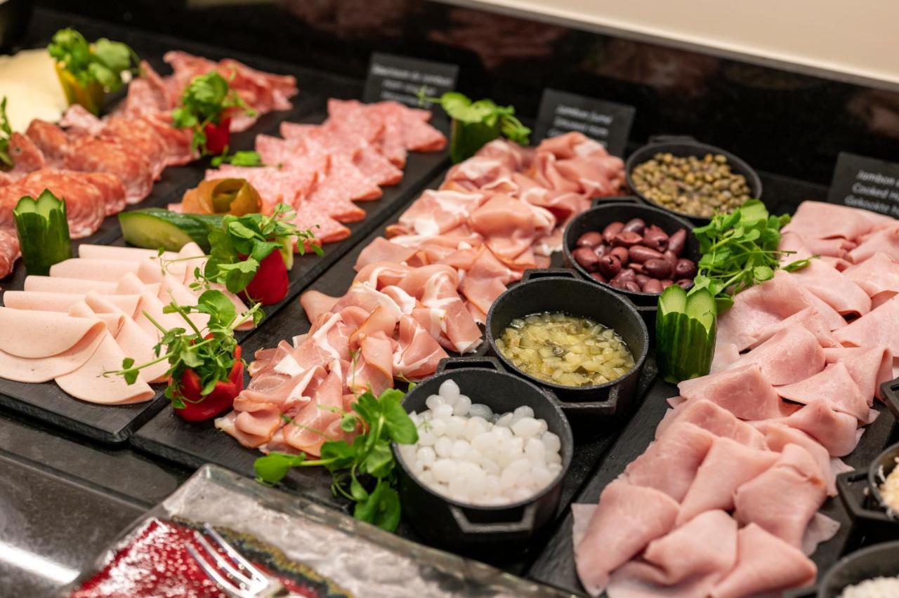 Stanhope Hotel By Thon Hotels Bruxelas Exterior foto A selection of cold cuts