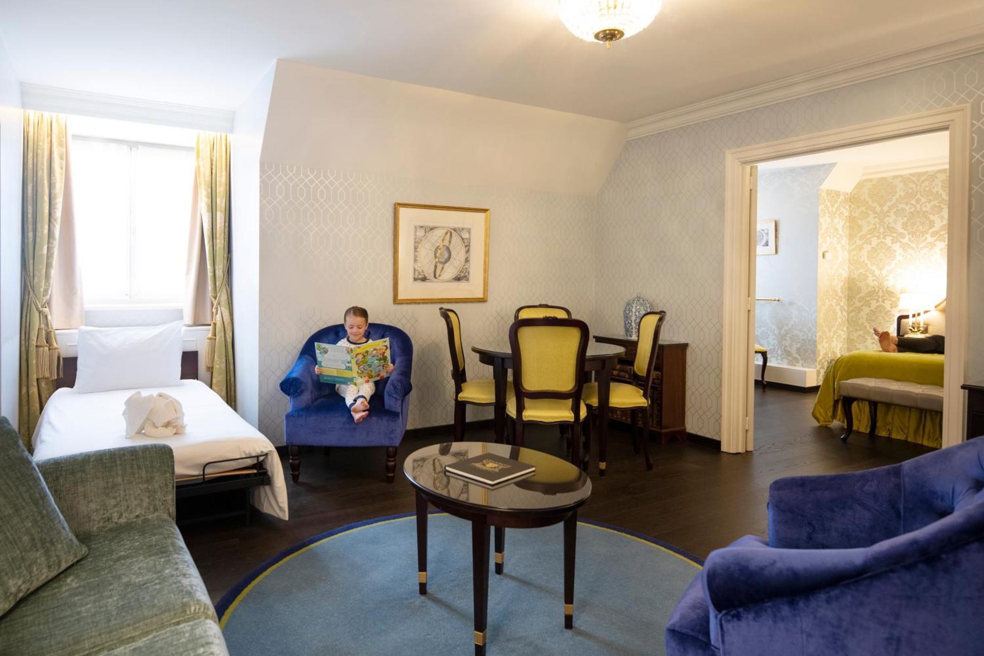 Stanhope Hotel By Thon Hotels Bruxelas Exterior foto A suite at the Hotel de Crillon