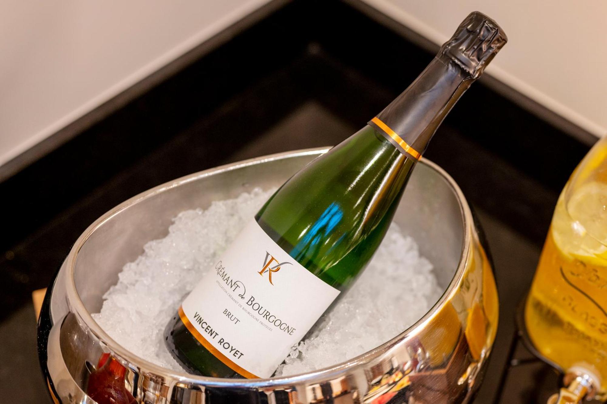 Stanhope Hotel By Thon Hotels Bruxelas Exterior foto A bottle of Vincent Perrier