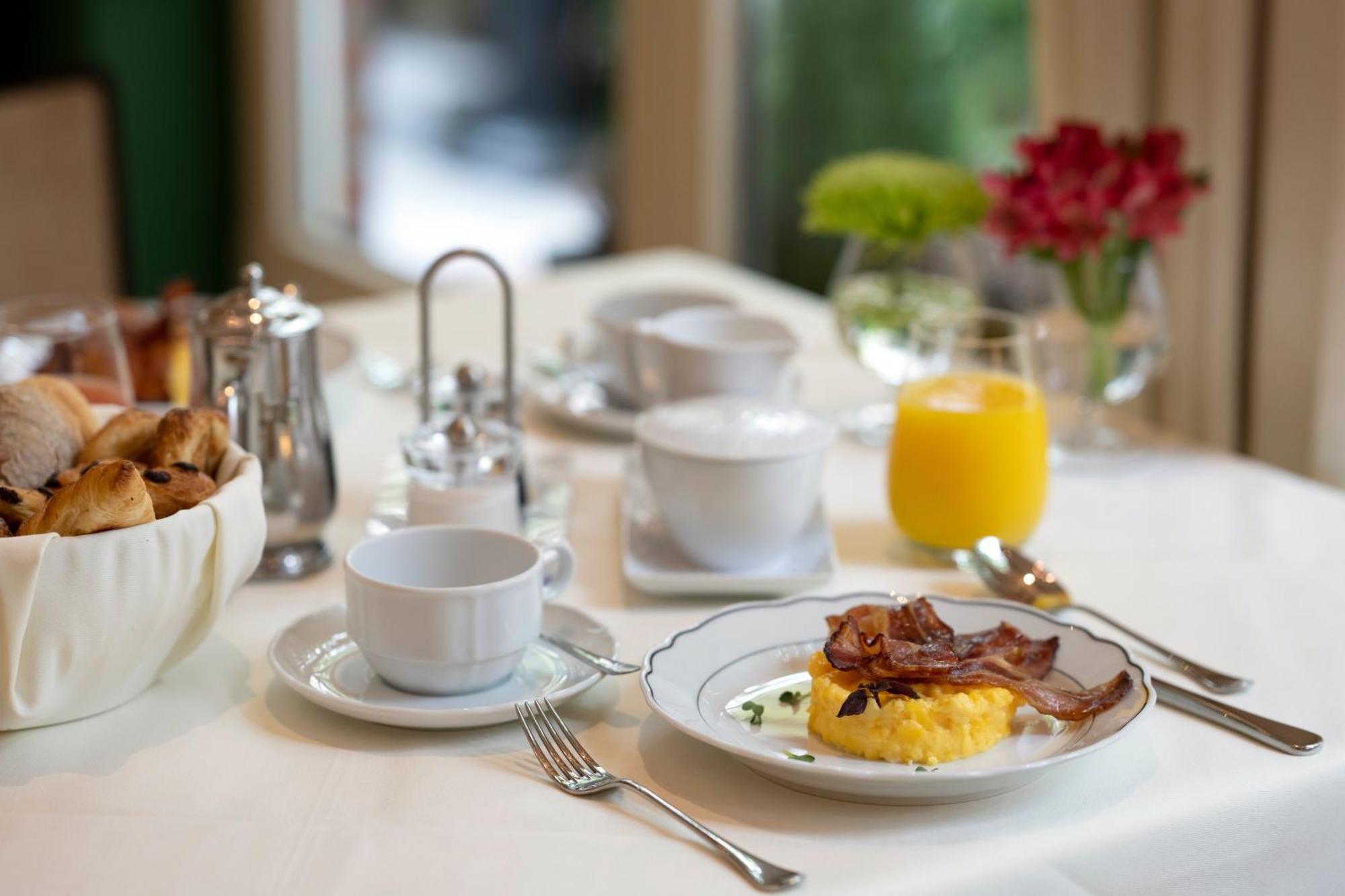Stanhope Hotel By Thon Hotels Bruxelas Exterior foto Breakfast at the hotel